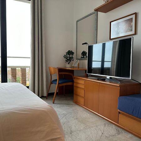 Lets Holidays Apartment Sea Views In Barcellona Esterno foto