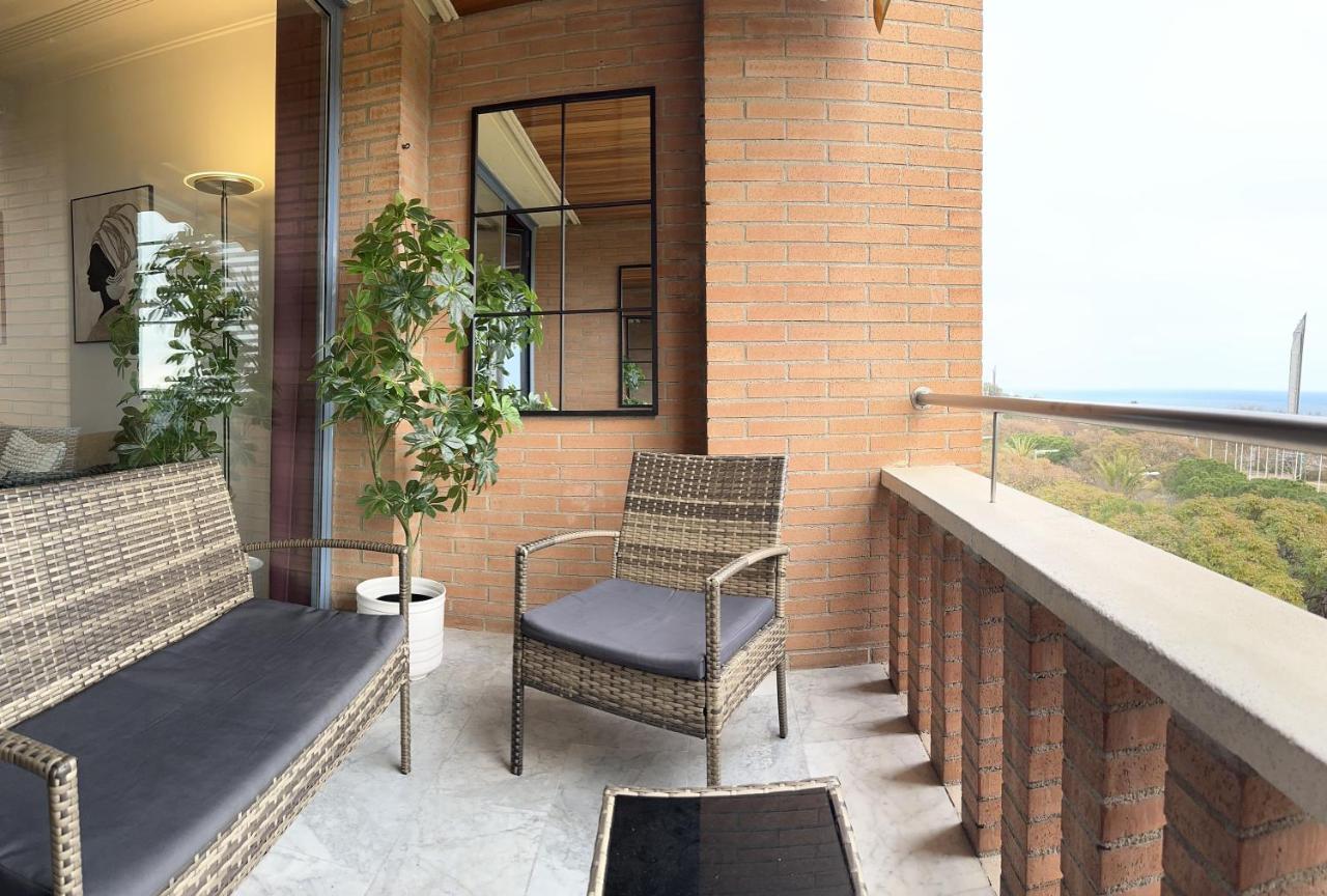 Lets Holidays Apartment Sea Views In Barcellona Esterno foto